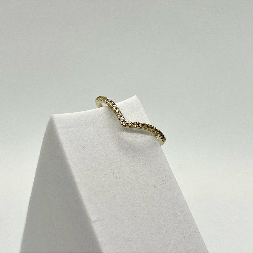 CHEVRON ring